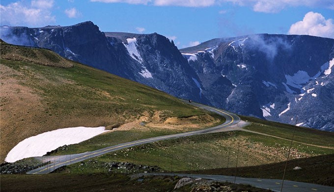 Beartooth-Hwy-BeartoothPass_WikiPD_680x392 Beartooth Pass near Beartooth Highway