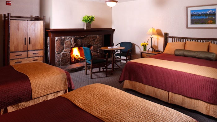 TownSquareInns-AntlerInn-FamilyFireplaceRoom_courtesy_700 Family Fireplace Room at the Antler Inn in Jackson