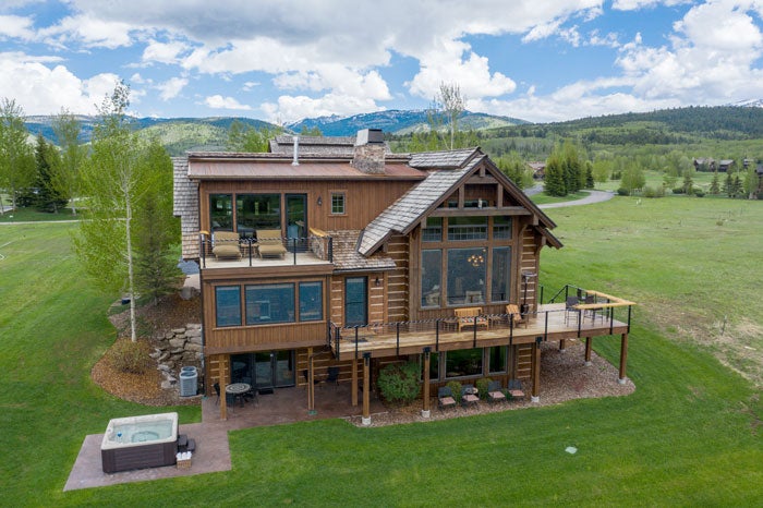TetonSprings-EaglesLanding-5BedroomCabin_courtesy_700 Eagle's Landing 5-bedroom cabin at Teton Springs