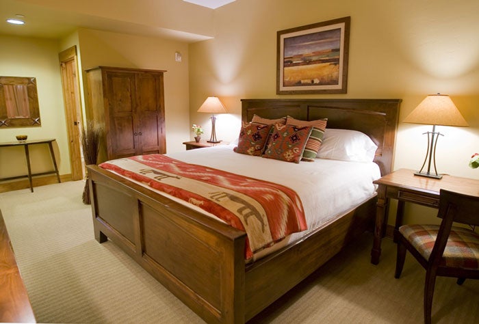 TetonSprings-OneBedroomSuite_courtesy_700 A one-bedroom suite at Teton Springs Lodge