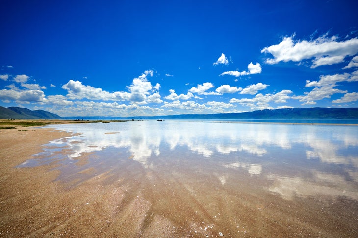Seemingly endless beaches at Bear Lake