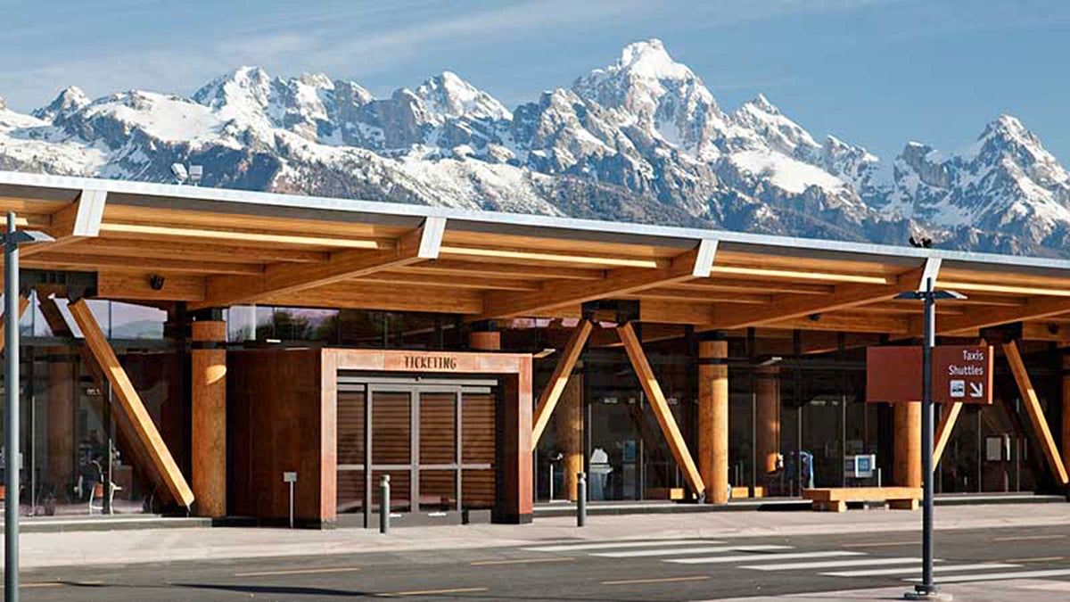 Jackson Hole Airport To Grand Teton National Park www.yellowstonepark.com