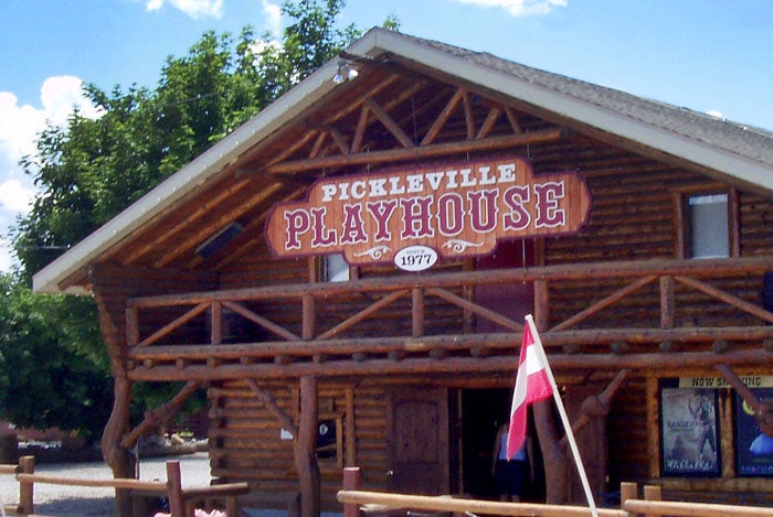BearLake-Pickleville-Playhouse_WikiNtsimp_700 Pickelville Playhouse near Bear Lake in Idaho/Utah