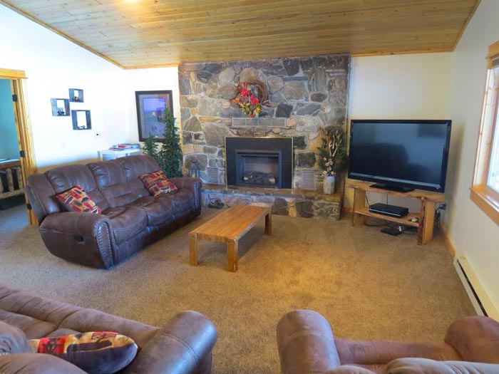 BrookTroutInn-BearsDenLivingRoom_courtesy_700 Bears Den Living Room at Brook Trout Inn