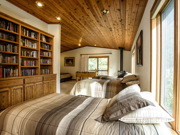 BrookTroutInn-BullElkMegaBedroom1_courtesy_700 Bull Elk Mega Bedroom at Brook Trout Inn