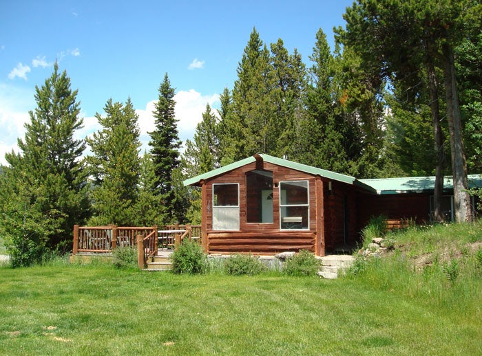 BrookTroutInn-KozyCabin-front_courtesy_700 Kozy Cabin at Brook Trout Inn