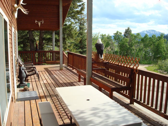 BrookTroutInn-TargheePeak-MtnHome-deck-view_courtesy_700 Targhee Peak Mountain Home deck with a view at Brook Trout Inn