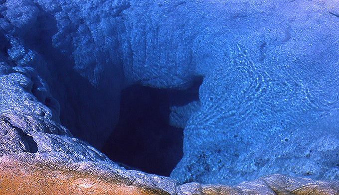 Morning-Glory-Pool-1966_WikiPD_680x392 Morning Glory Pool in 1966 with brilliant blue color