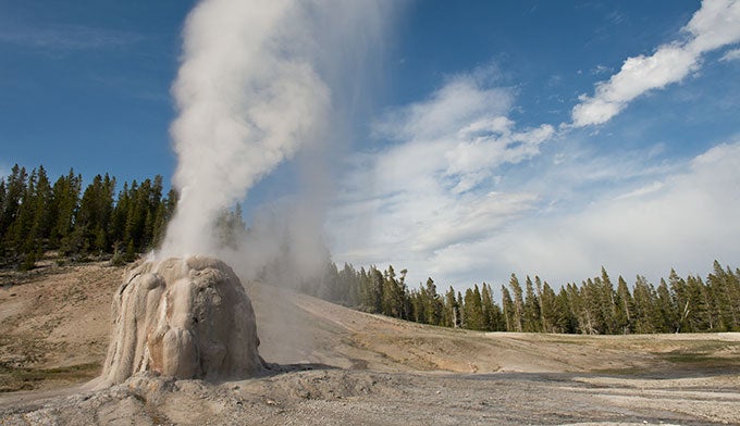 Lone-Star-Geyser-Upper-Basin_680 Lone Star Geyser in Yellowstone's Upper Geyser Basin