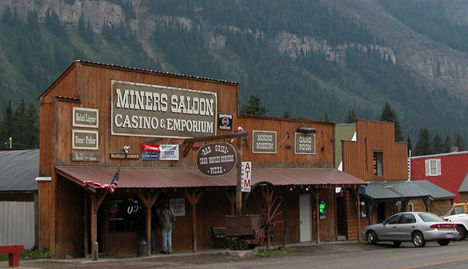 Miners-Saloon-Cooke-City_WikiIldarSagdejev_680x392 Miners Saloon in Cooke City, Montana