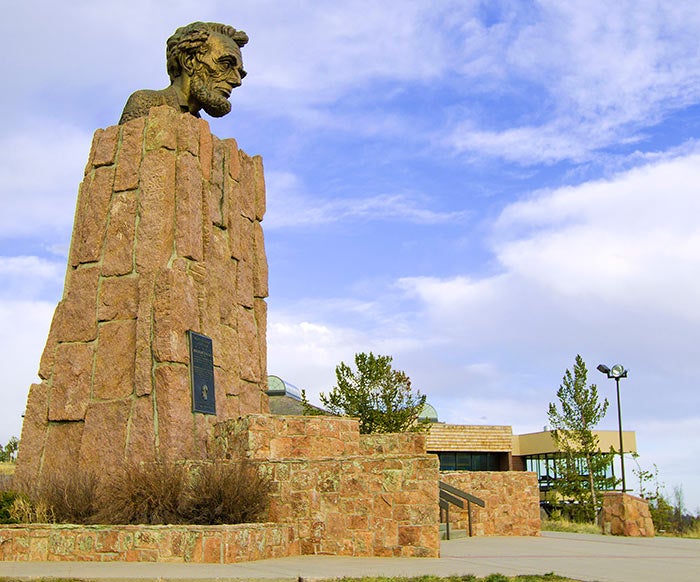 LaramieLincolnMonument_BHP_AlbanyCTB_L_700v Lincoln Monument at Summit Rest