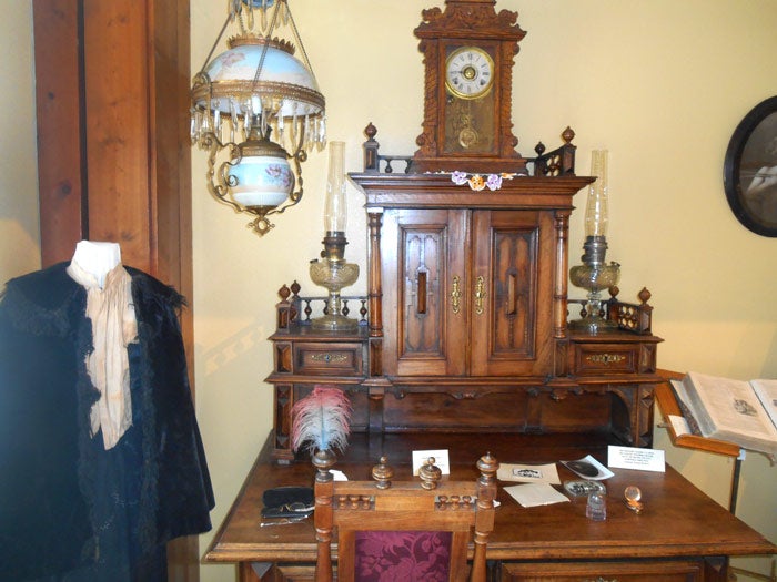 BelleFourche-PioneerHome_JeanMaher_Tri-StateMuseumAndVC_700 Pioneer Home exhibit at the Tri-State Museum in Belle Fourche, S.D.