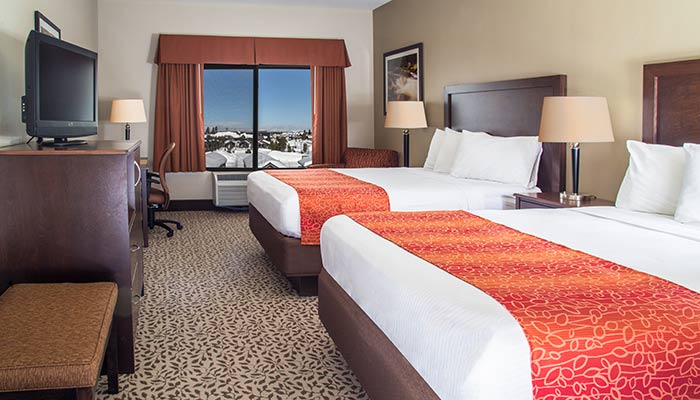 GrayWolfInn-double_DNCWYSLodging_700 Deluxe Double Room