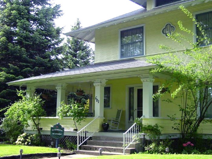 NIdahoBNB-McFarlandInn-SpringFront_courtesy_700 McFarland Inn with the North Idaho Bed and Breakfast Assc