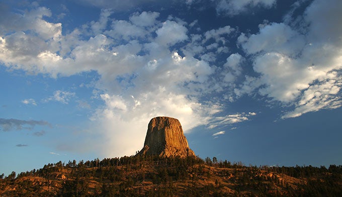 Devils-Tower_WikiBD_680x392 Devil's Tower. Photo by B D via Wikimedia Commons