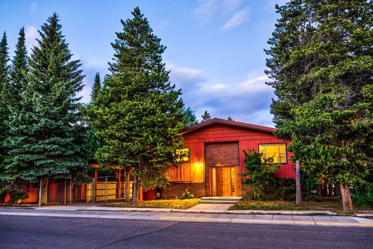 Geyser Getaway Airbnb in West Yellowstone