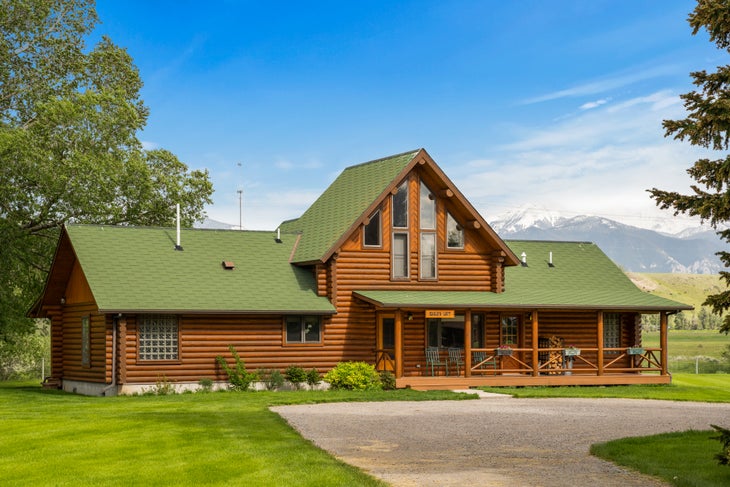 Eagle's Loft Lodge at El Western Cabins & Lodges in Ennis, Montana